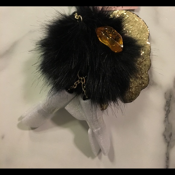 Victoria Secret keychain - Picture 2 of 4